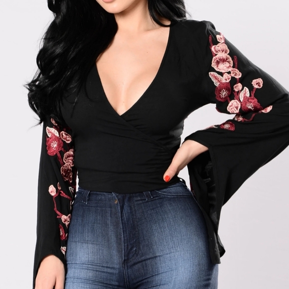 Fashion Nova Tops - NWOT Floral Wrap Crop Top SZ L